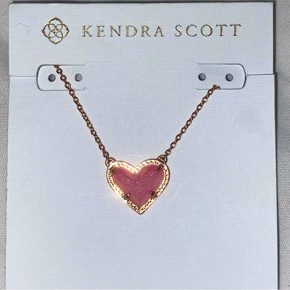 KENDRA SCOTT ARI HEART ROSE GOLD NECKLACE